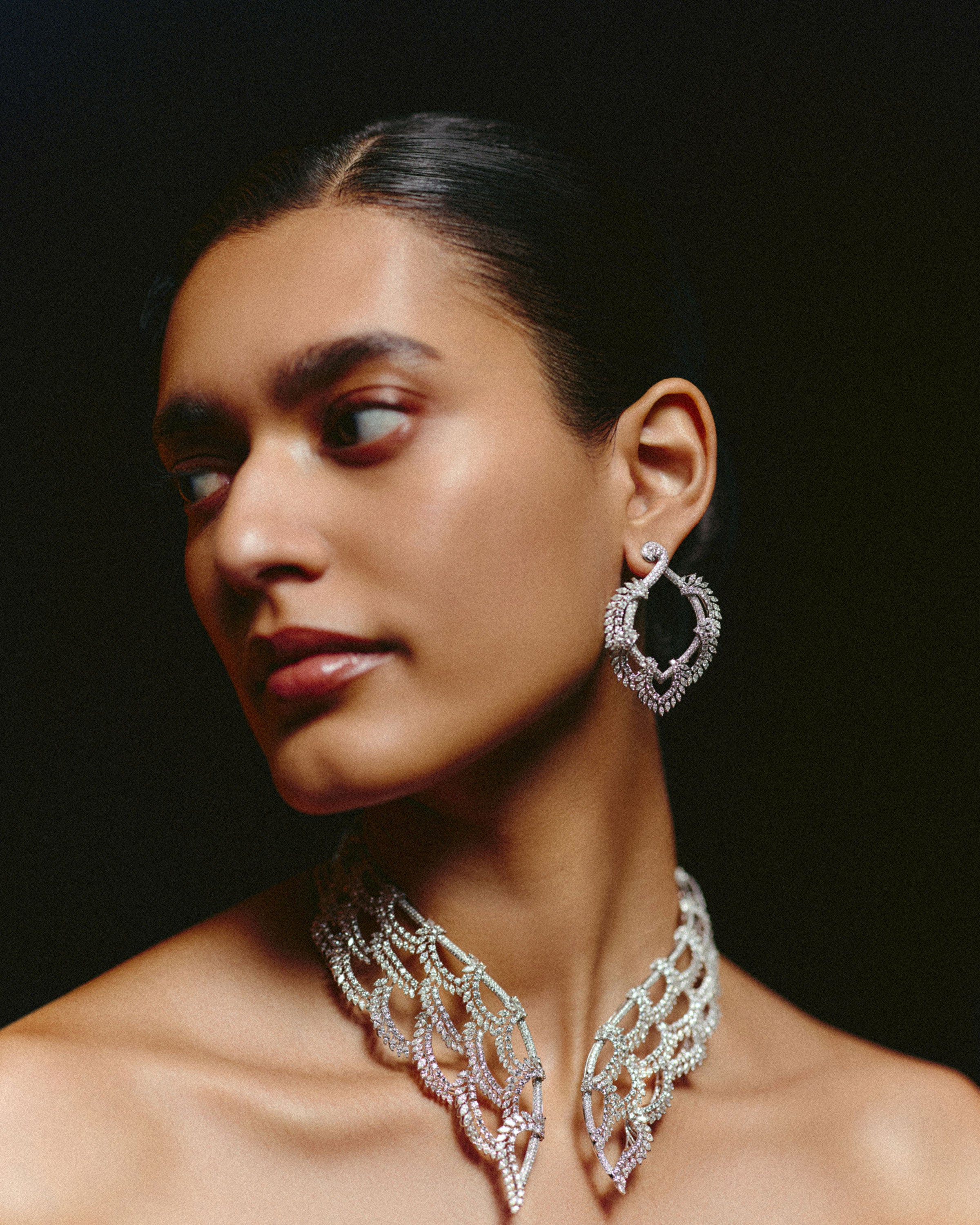 Classic Silhouette Diamond Collar Necklace & Aurea Frost Diamonds Earrings