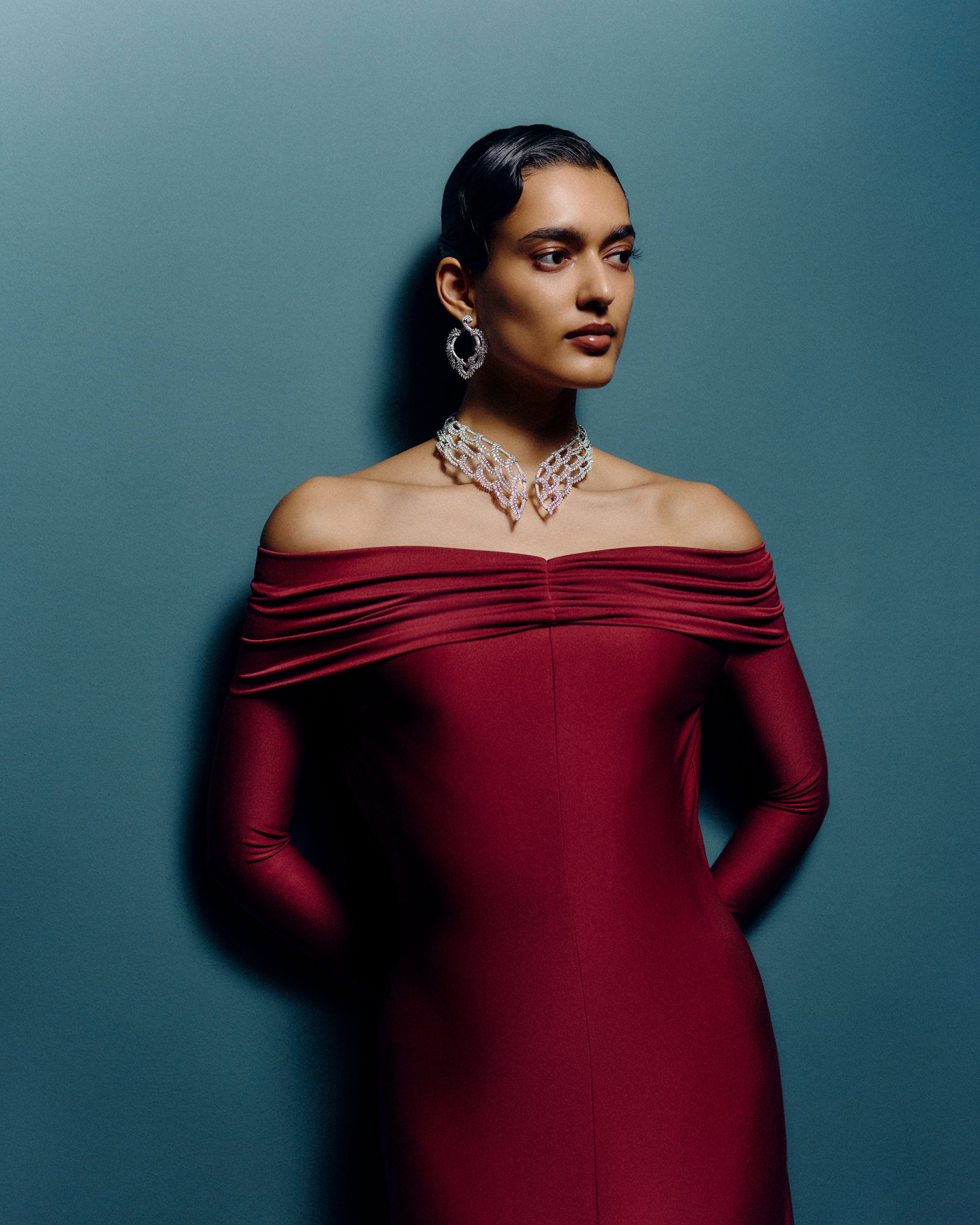 Classic Silhouette Diamond Collar Necklace & Aurea Frost Diamonds Earrings