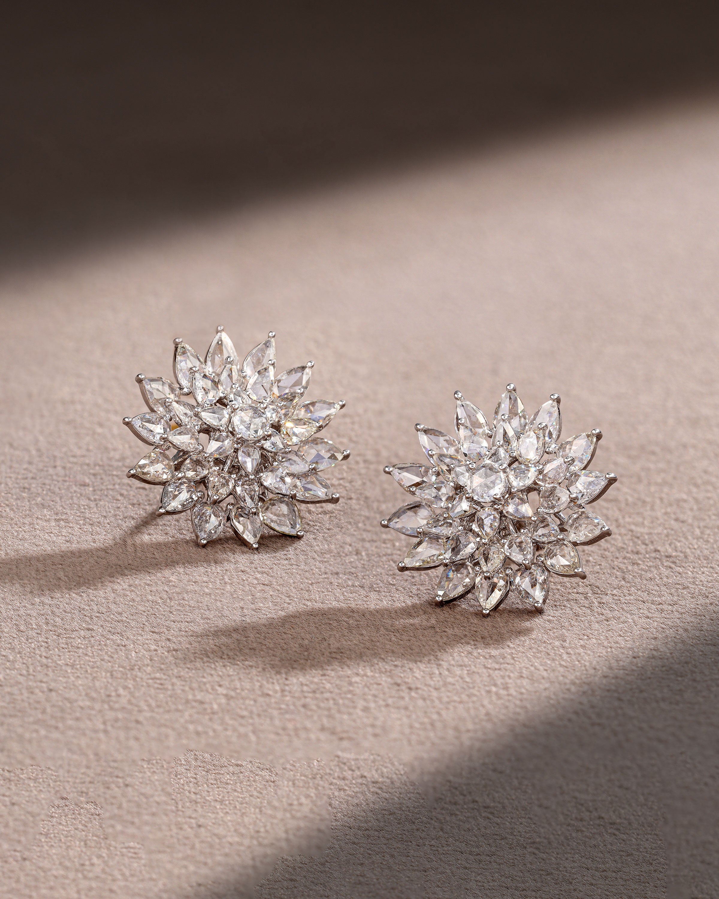 Solenne Diamond Crest