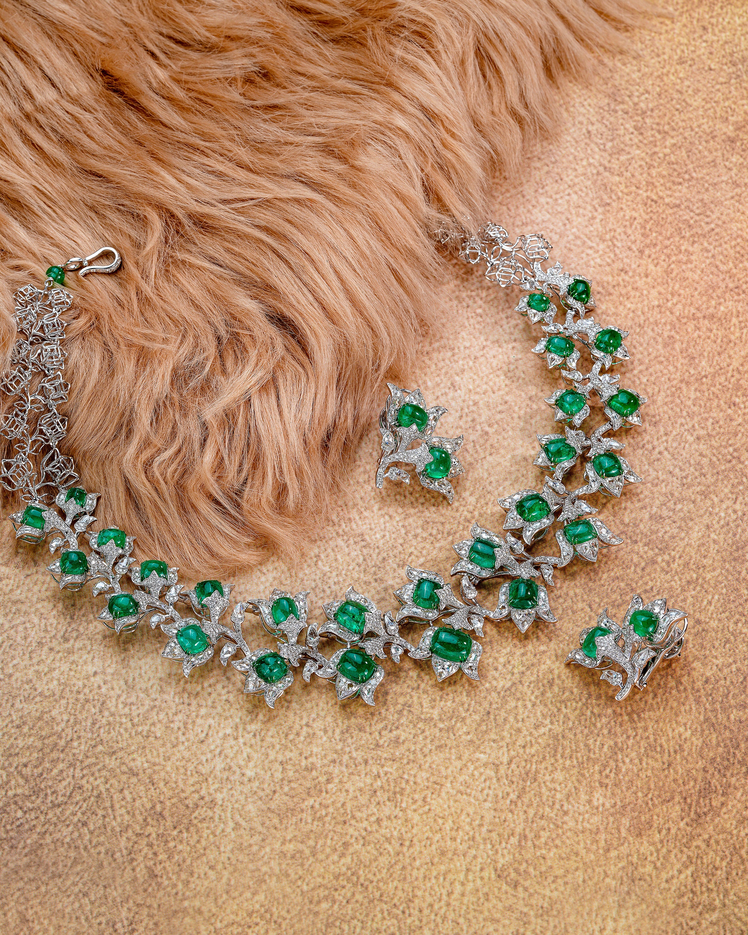 Emeralis Verdure Necklace & Emeralis Verdure Earrings