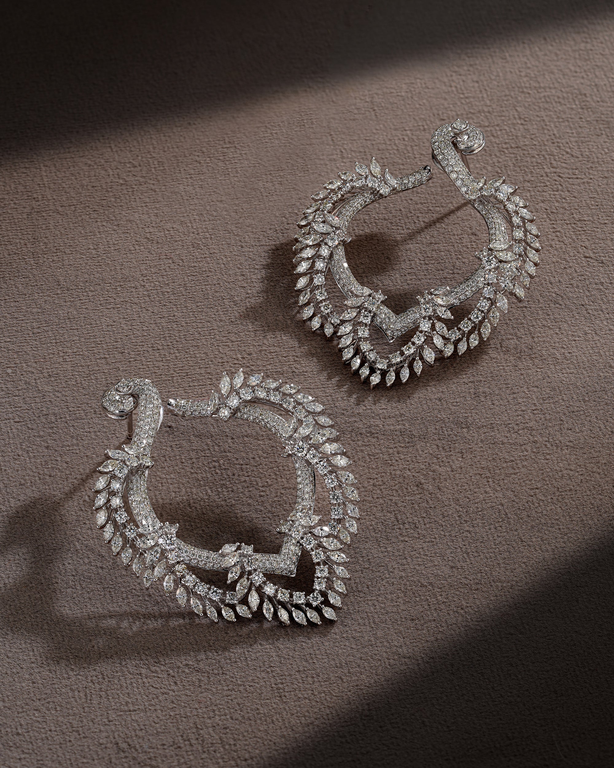 Classic Silhouette Diamond Collar Necklace & Aurea Frost Diamonds Earrings