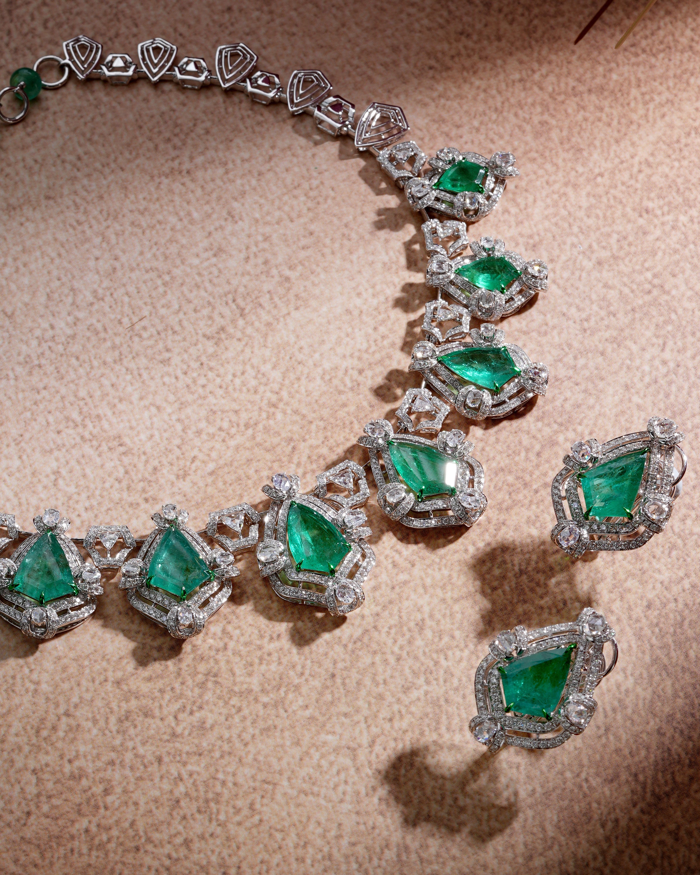 Emeralis Verde Necklace & Emeralis Verde Earrings