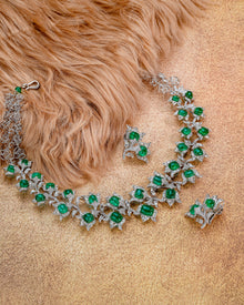 Emeralis Verdure Necklace & Emeralis Verdure Earrings