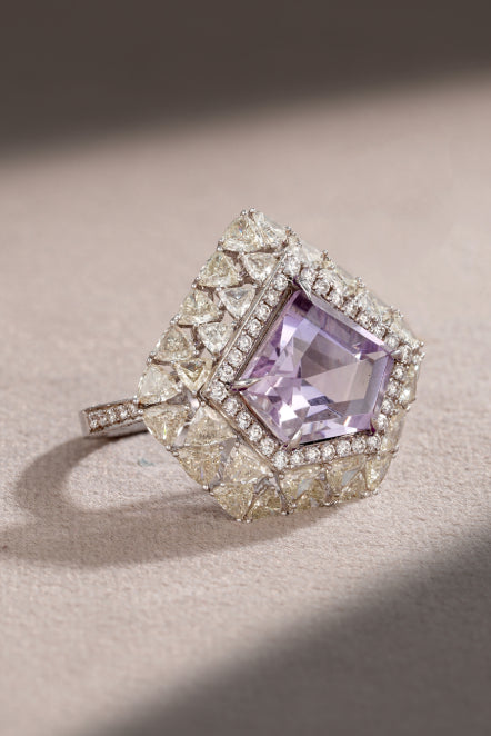 The Amara Amethyst Crest
