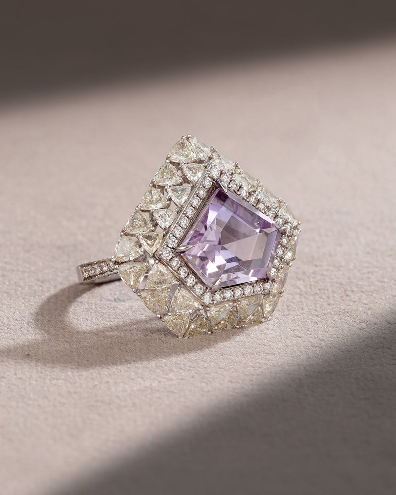 The Amara Amethyst Crest